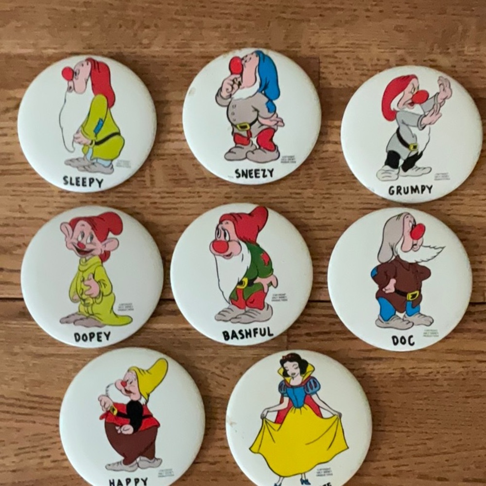 Vintage DISNEY Snow White and the seven dwarf buttons….
RARE